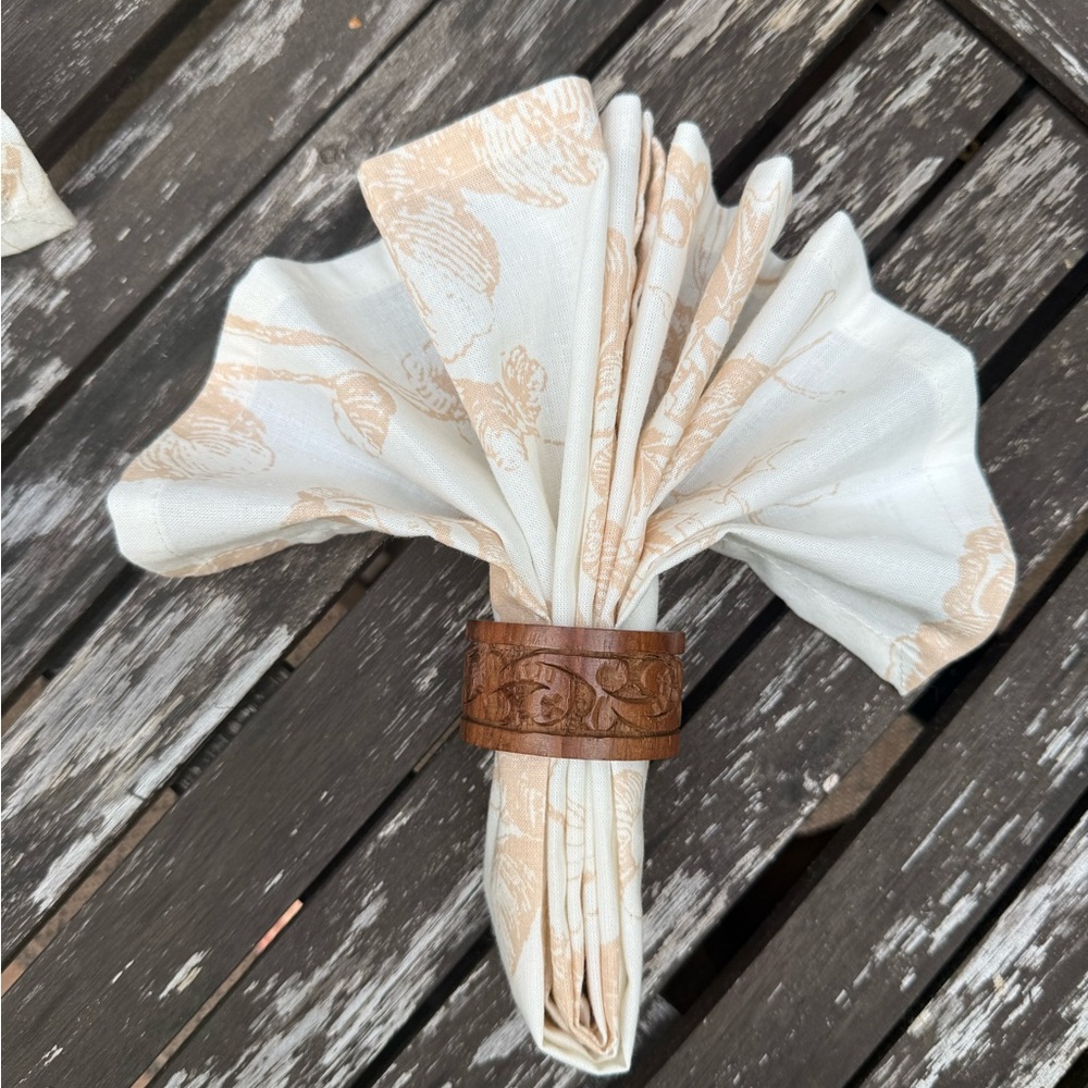 Vintage INDIA carved wooden napkin rings with 
Toile de Jouy vintage napkins - Picture 2 of 11